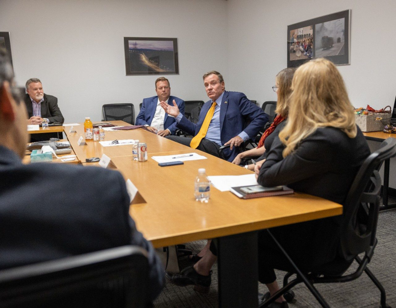 Senator Warner visits VT